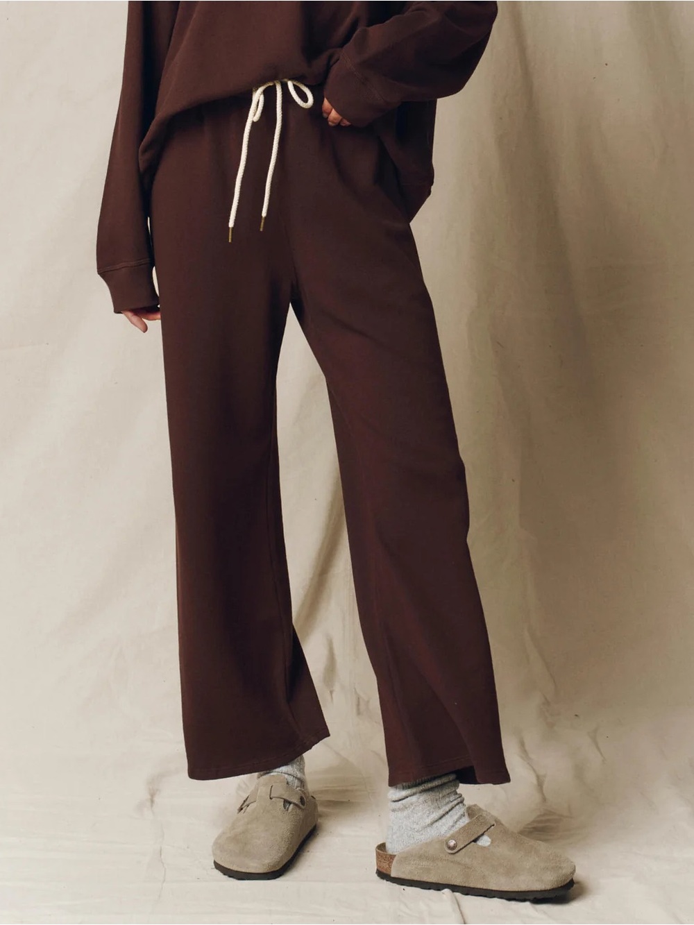 THE GREAT. Wide Leg Sweatpants in Dark Brown